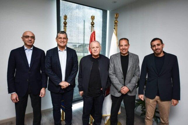 أوسكار رويز يلتقي مجلس إدارة اتحاد الكرة ويعقد اجتماع مع مساعديه أوسكار رويز يلتقي مجلس إدارة اتحاد الكرة ويعقد اجتماع مع مساعديه