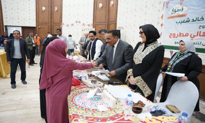 محافظ مطروح يشارك في حفل إفطار جمعية «أصول» ويوزع الهدايا على الأيتام محافظ مطروح يشارك في حفل إفطار جمعية «أصول» ويوزع الهدايا على الأيتام