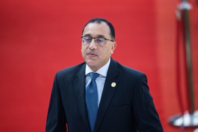 لتفقد مشروعات الإسكان.. مدبولي يبدأ جولة في مدينة العلمين الجديدة لتفقد مشروعات الإسكان.. مدبولي يبدأ جولة في مدينة العلمين الجديدة