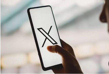 «إكس» تعلن زيادة رسوم توثيق الحسابات للمستخدمين