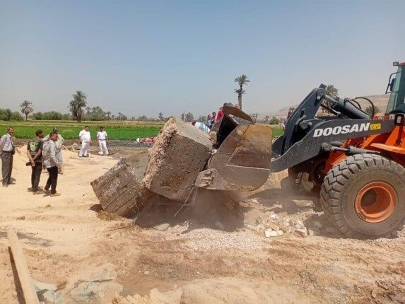 ضمن الموجة 25 لإزالة التعديات.. محافظ سوهاج يعلن إزالة 152 حالة تعدٍ خلال أسبوع ضمن الموجة 25 لإزالة التعديات.. محافظ سوهاج يعلن إزالة 152 حالة تعدٍ خلال أسبوع