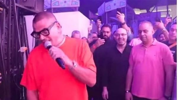 بـ «لوك جديد».. عمرو دياب يشعل حماس جمهوره في حفل دبي بـ «لوك جديد».. عمرو دياب يشعل حماس جمهوره في حفل دبي