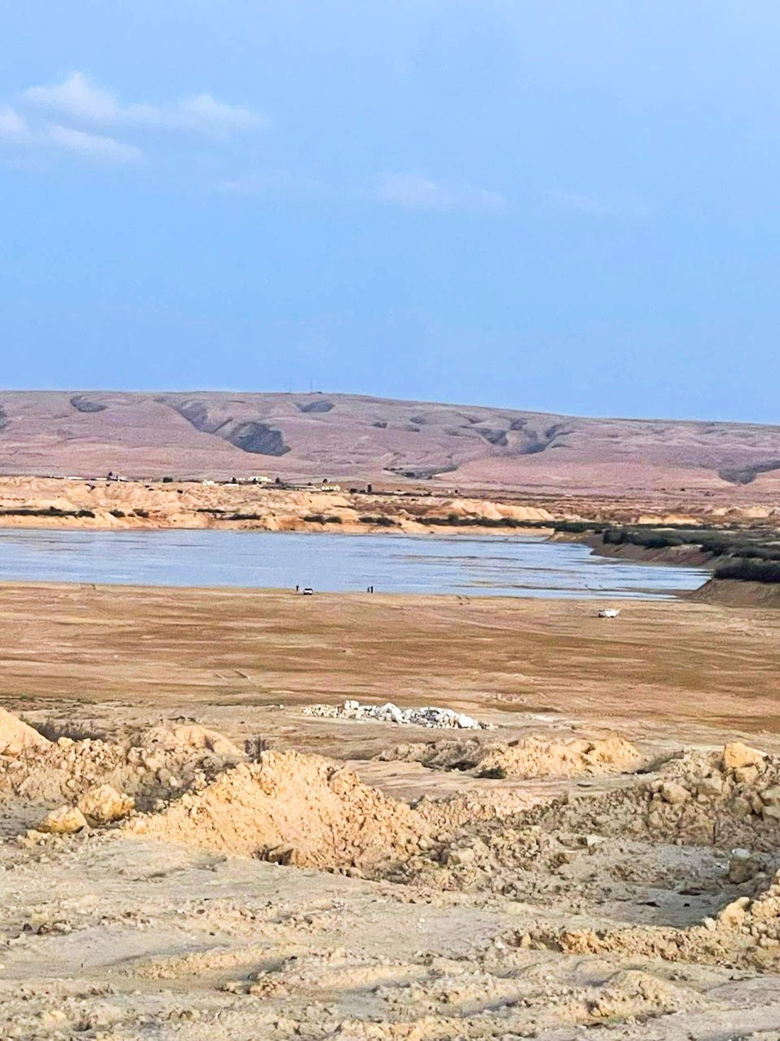 قد تكون صورة بحيرة باول