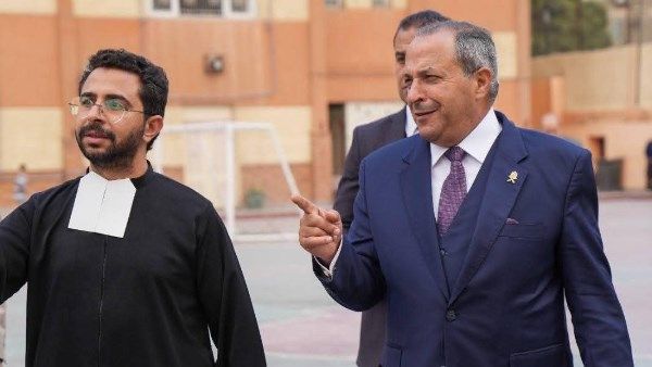 مدرسة الفرير بشبرا تستقبل محافظ بورسعيد .. صور