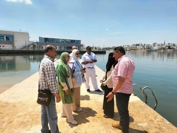 محافظ الإسماعيلية يتابع جهود إدارة البيئة في متابعة المنشآت المقامة على بحيرة التمساح لتقليل مصادر التلوث البيئي محافظ الإسماعيلية يتابع جهود إدارة البيئة في متابعة المنشآت المقامة على بحيرة التمساح لتقليل مصادر التلوث البيئي