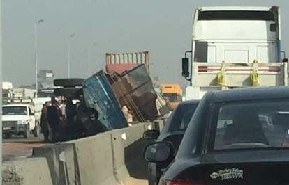 شلل مروري على «زراعي القاهرة - الإسكندرية» بقها.. انقلاب نقل يعيق الحركة شلل مروري على «زراعي القاهرة - الإسكندرية» بقها.. انقلاب نقل يعيق الحركة