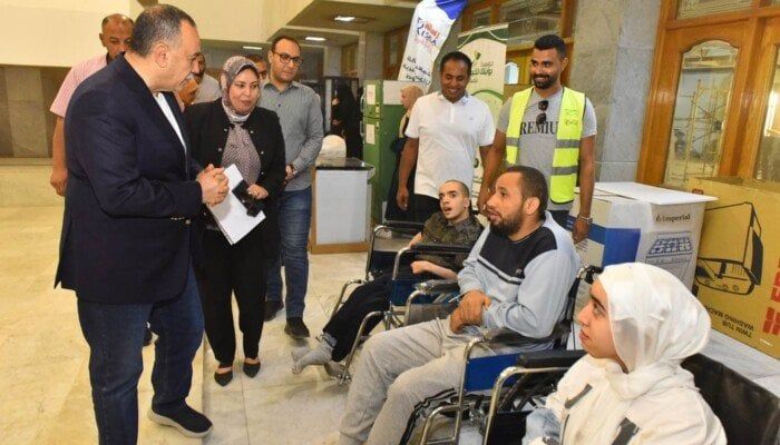 لفتة إنسانية.. محافظ أسيوط يُسلم كراسي متحركة وسماعات طبية لأطفال من ذوي الهمم لفتة إنسانية.. محافظ أسيوط يُسلم كراسي متحركة وسماعات طبية لأطفال من ذوي الهمم