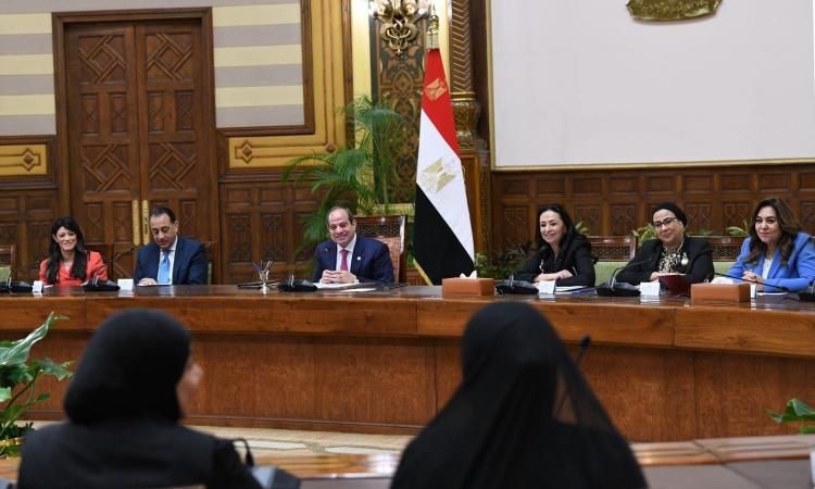 بالفيديو.. الرئيس السيسي يشارك في لقاء المرأة المصرية