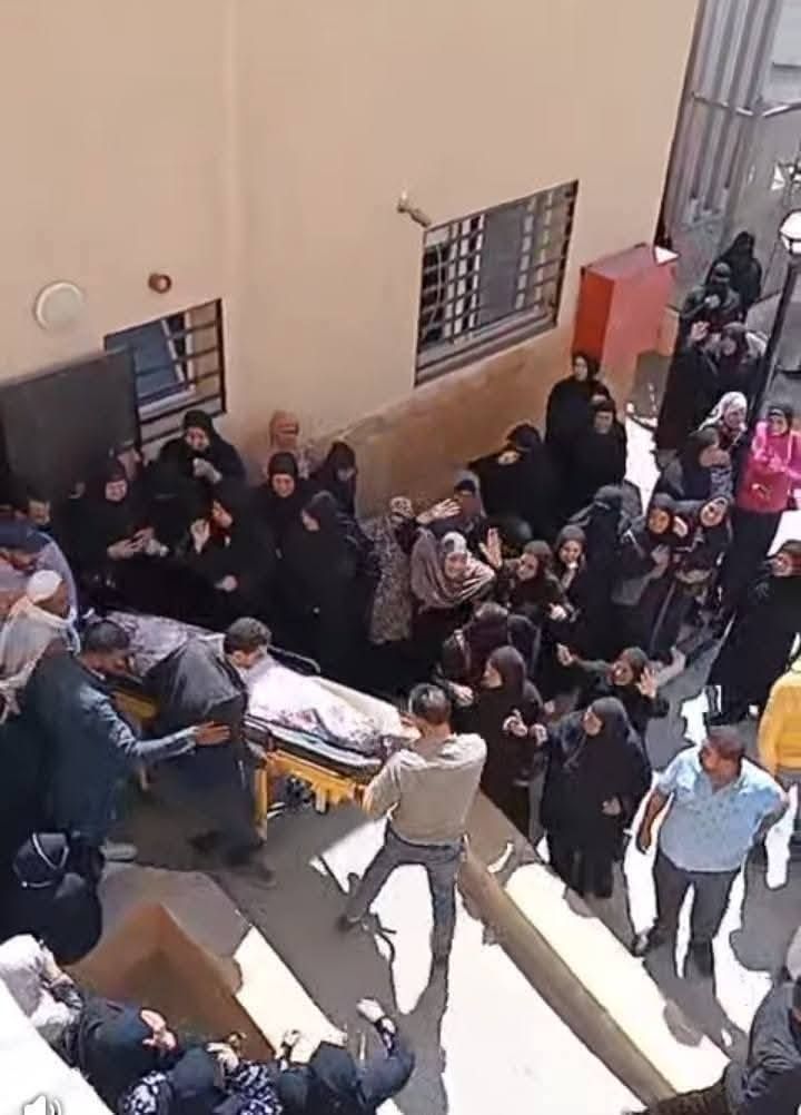 لحظة خروج جثمان الطفل أدهم من المستشفى