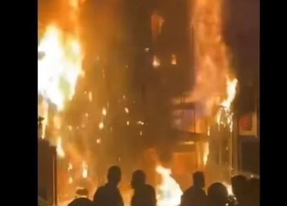 قرار عاجل من محافظ القاهرة بشأن حريق ميدان سفير بمصر الجديدة قرار عاجل من محافظ القاهرة بشأن حريق ميدان سفير بمصر الجديدة