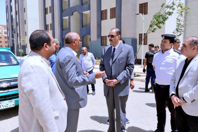محافظ سوهاج يتفقد مشروعات الإسكان الاجتماعي بمدينة أخميم الجديدة محافظ سوهاج يتفقد مشروعات الإسكان الاجتماعي بمدينة أخميم الجديدة