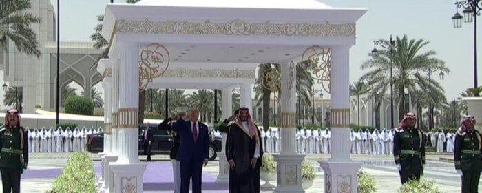 ولي العهد السعودي يستقبل الرئيس الأمريكي في قصر اليمامة بالرياض ولي العهد السعودي يستقبل الرئيس الأمريكي في قصر اليمامة بالرياض