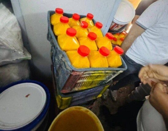 ضبط 7 أطنان عصائر وآيس كريم غير صالحة للاستخدام بمدينة بنها ضبط 7 أطنان عصائر وآيس كريم غير صالحة للاستخدام بمدينة بنها