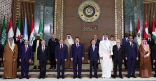 صورة تذكارية تجمع رؤساء الوفود المشاركة بالقمة العربية في بغداد صورة تذكارية تجمع رؤساء الوفود المشاركة بالقمة العربية في بغداد