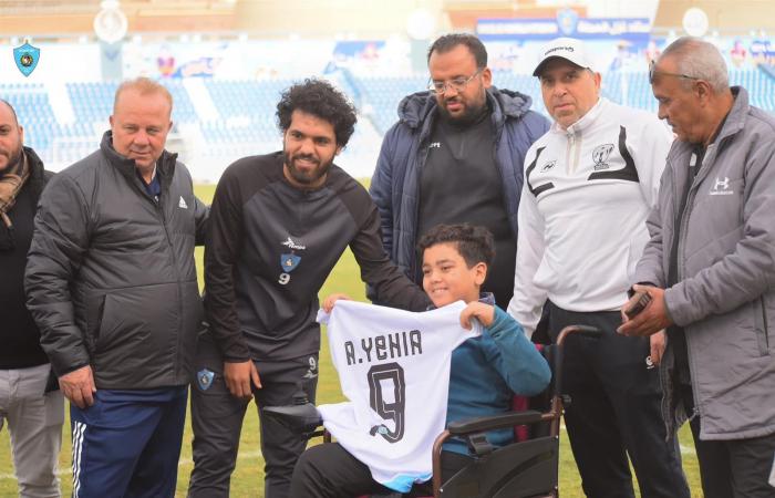 غزل المحلة يكرم الطفل بدر شعبان.. ورئيس النادي يهديه كرسيًا كهربائيًا| صور - خليج نيوز