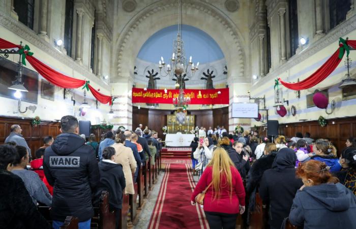 رئيس الأسقفية يصلي قداس العيد بكاتدرائية الإسكندرية .. صور - خليج نيوز