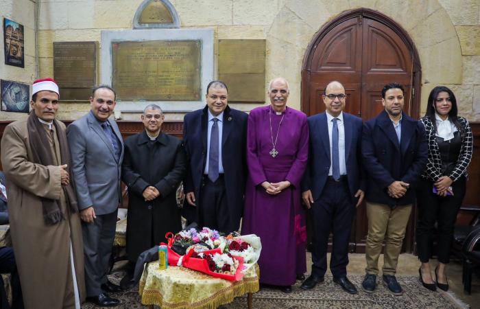 رئيس الأسقفية يصلي قداس العيد بكاتدرائية الإسكندرية .. صور - خليج نيوز