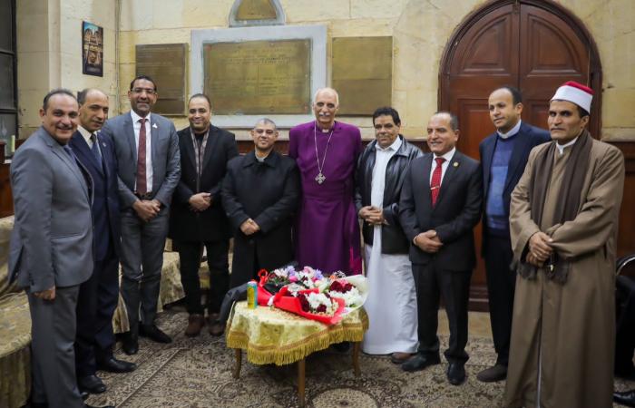 رئيس الأسقفية يصلي قداس العيد بكاتدرائية الإسكندرية .. صور - خليج نيوز