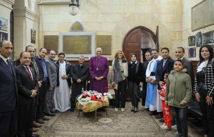 رئيس الأسقفية يصلي قداس العيد بكاتدرائية الإسكندرية .. صور - خليج نيوز