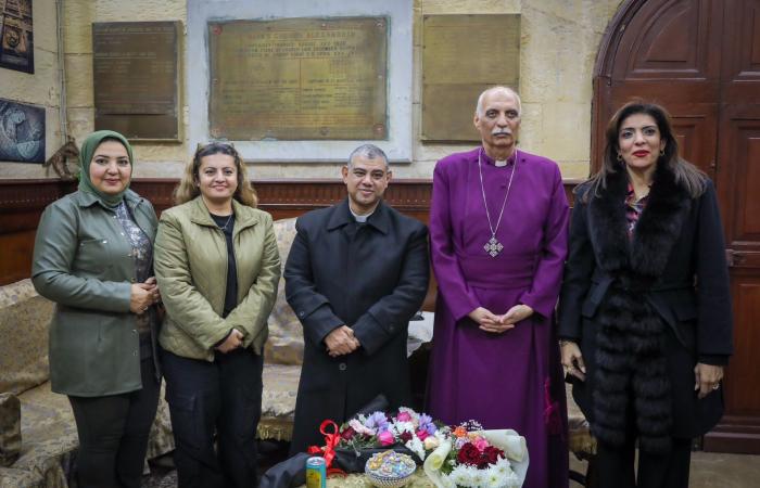 رئيس الأسقفية يصلي قداس العيد بكاتدرائية الإسكندرية .. صور - خليج نيوز