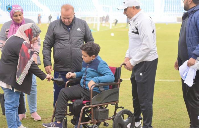 غزل المحلة يكرم الطفل بدر شعبان.. ورئيس النادي يهديه كرسيًا كهربائيًا| صور - خليج نيوز