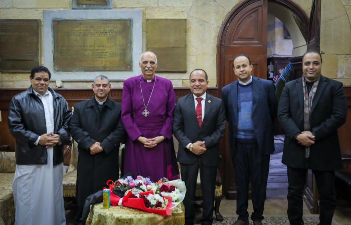 رئيس الأسقفية يصلي قداس العيد بكاتدرائية الإسكندرية .. صور - خليج نيوز