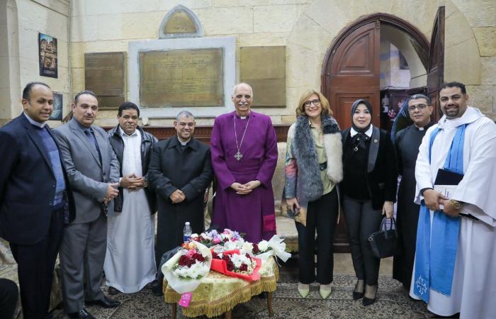 رئيس الأسقفية يصلي قداس العيد بكاتدرائية الإسكندرية .. صور - خليج نيوز