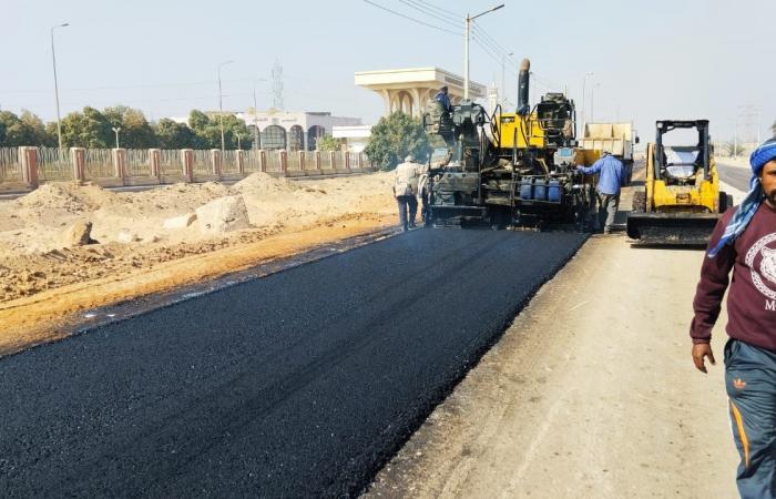 بتكلفة 17 مليون جنيه.. بدء رصف طريق بني غالب - جحدم بطول 4.5 كم بأسيوط - خليج نيوز