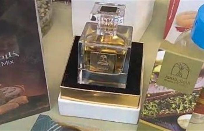 عطور بالتمر.. شاهد أغرب المنتجات المشتقة من البلح في مهرجان التمور( فيديو) خليج نيوز