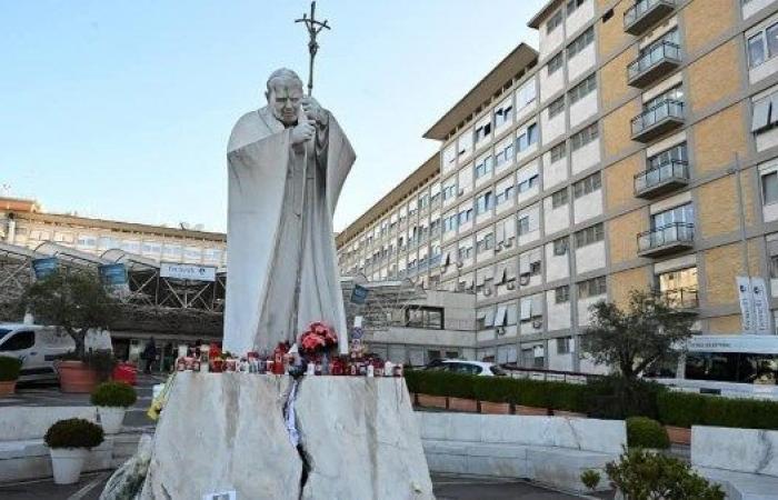 صلوات تجنيز كاهن من إيبارشية شبرا الخيمة بحضور الأنبا مرقس | صور - خليج نيوز