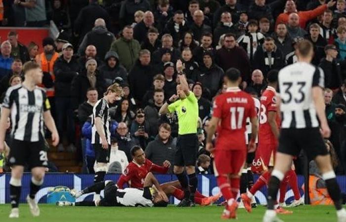 محمد صلاح يصنع ويقود ليفربول للانتصار على نيوكاسل بثنائية خليج نيوز