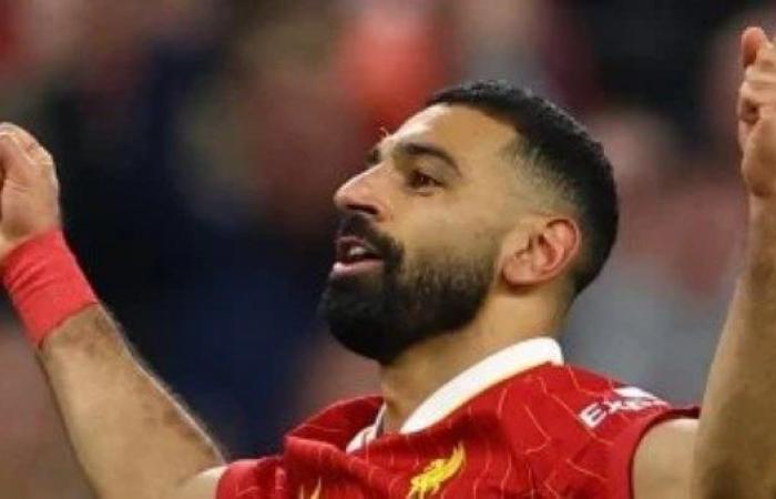 محمد صلاح يحتفل بصديقه اليوت بعد قمة بي اس جي ضد ليفربول - خليج نيوز