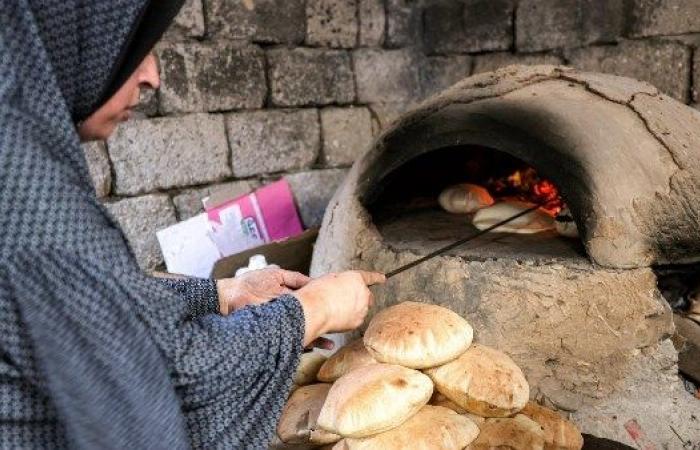 الأزمة الغذائية تتفاقم في غزة.. الحصول على رغيف الخبز مهمة صعبة - خليج نيوز