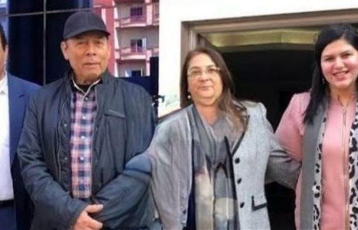 أحمد ماهر يرد على صورته مع مديرة مدرسة الطفل ياسين - خليج نيوز