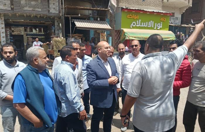 نائب محافظ الجيزة يتابع مستوى النظافة العامة بقرية المنوات - خليج نيوز