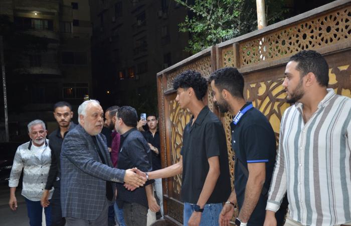 عمرو أديب وأشرف زكي في عزاء حماة المنتج محمد السبكي - خليج نيوز