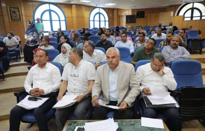 محافظ المنيا يناقش ملفات ساخنة مع مواطنى ابوقرقاص وملوى و ديرمواس ومساعدات مادية واعانات عاجلة لحالات انسانية