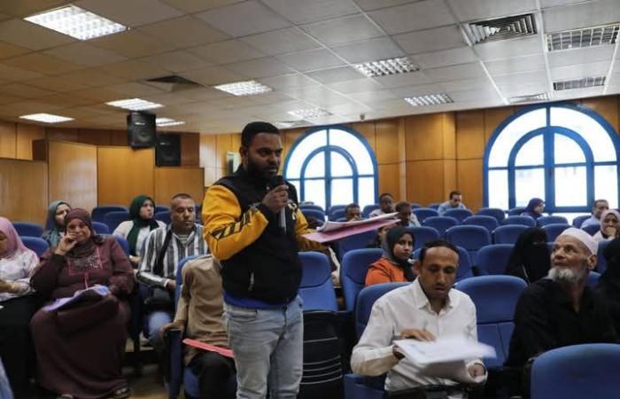 محافظ المنيا يناقش ملفات ساخنة مع مواطنى ابوقرقاص وملوى و ديرمواس ومساعدات مادية واعانات عاجلة لحالات انسانية