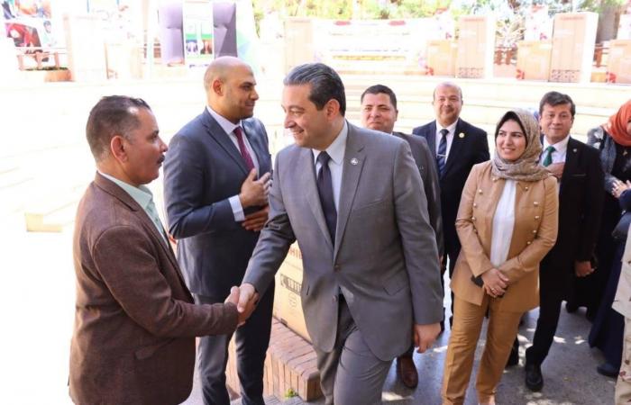 توزيع أجهزة كهربية على العرائس في احتفالات العيد القومي لمحافظة دمياط - خليج نيوز