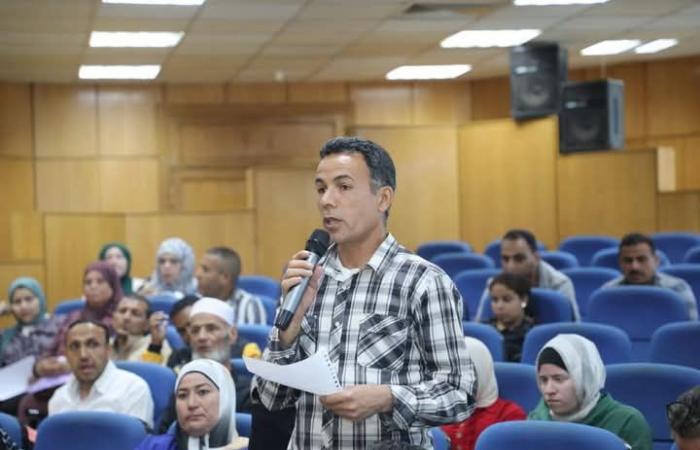 محافظ المنيا يناقش ملفات ساخنة مع مواطنى ابوقرقاص وملوى و ديرمواس ومساعدات مادية واعانات عاجلة لحالات انسانية