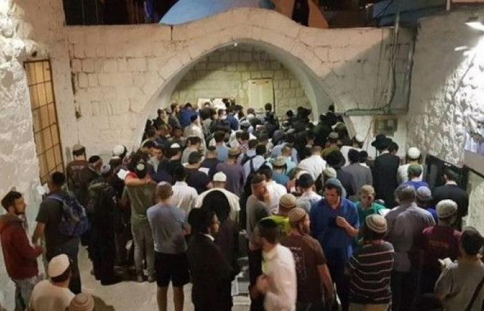 مئات المستوطنين يقتحمون "مقام يوسف" شرق نابلس