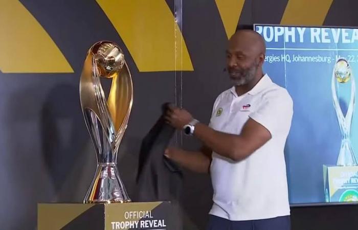 الكاف يكشف عن الكأس الجديد لدوري أبطال أفريقيا.. صور - خليج نيوز