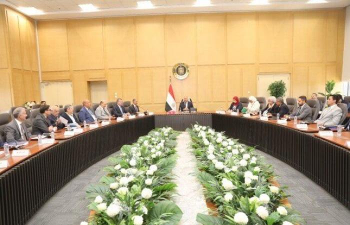 كامل الوزير يُعلن عن رخص بليت جديدة وخطة لدعم المصانع الوطنية وتعميق صناعة الحديد - خليج نيوز
