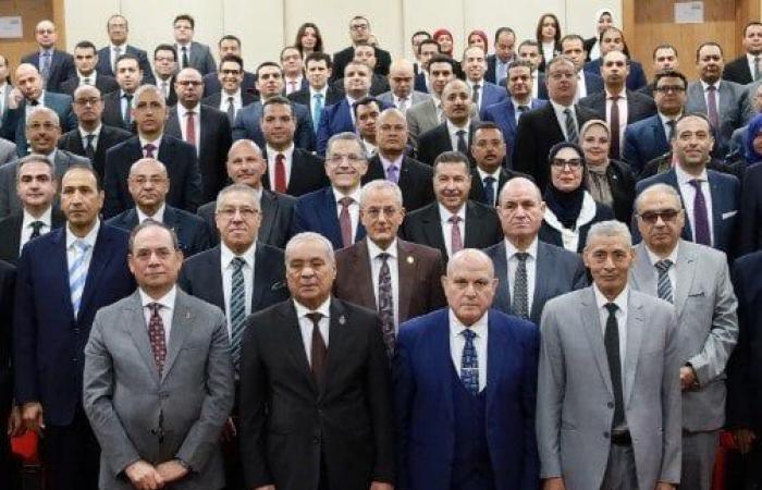 «رئيس هيئة النيابة الإدارية» يشهد احتفالية تكريم قيادات وأعضاء إدارة التفتيش القضائية - خليج نيوز