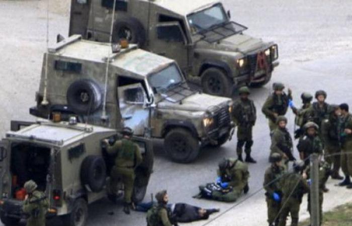 الاحتلال يطلق النار على فلسطيني بشبهة طعن جندي قرب الخليل