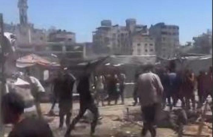 مجزرة مروّعة.. شهداء وإصابات بقصف الاحتلال مفترق السرايا المزدحم وسط مدينة غزة