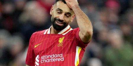 إكسبريس: بسبب منتخب مصر.. ليفربول يواجه مشكلة كبيرة مع محمد صلاح حال تجديد عقده