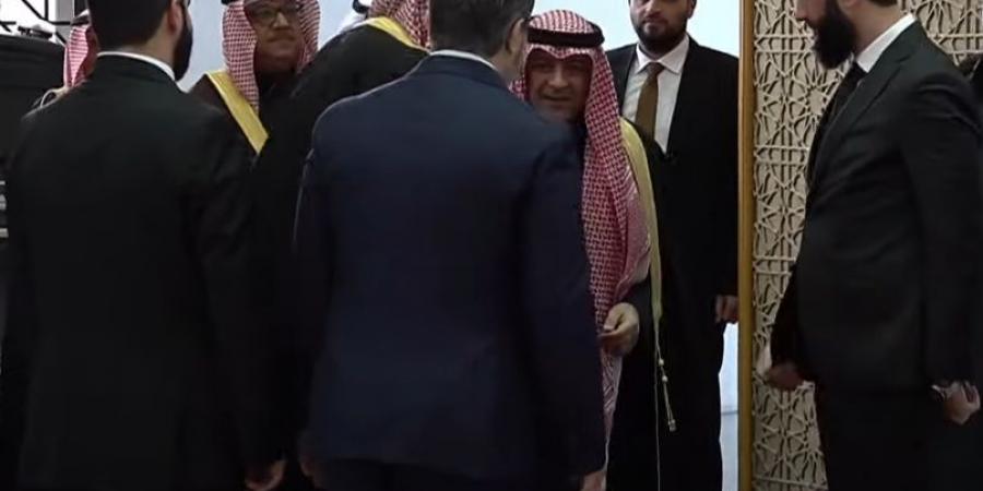 عاجل|أحمد الشرع يستقبل أمين عام مجلس التعاون الخليجي ووزير خارجية الكويت