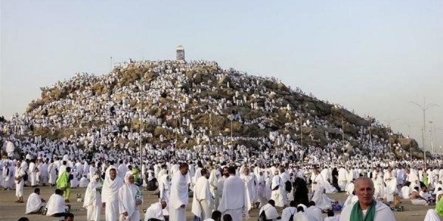 بعد إعلان ضوابط تأشيرة العمرة.. عقوبات رادعة لتنفيذ رحلات دون ترخيص - خليج نيوز