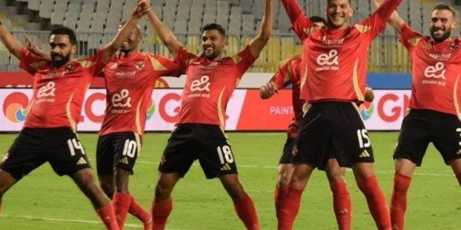 27 لاعبًا في الأهلي والزمالك وبيراميدز تنتهي عقودهم آخر الموسم - خليج نيوز